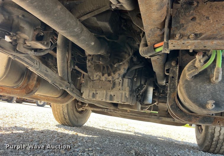 image for item EK8595 2005 International  7400 dump truck