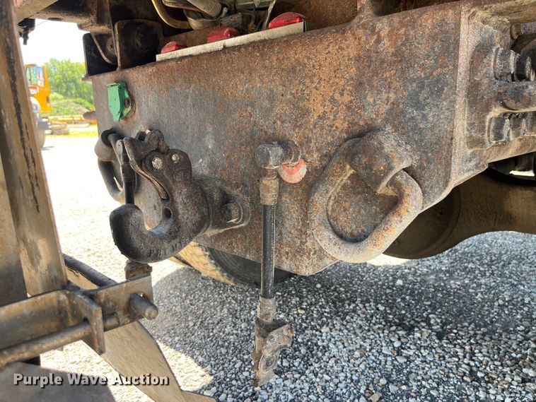 image for item EK8595 2005 International  7400 dump truck