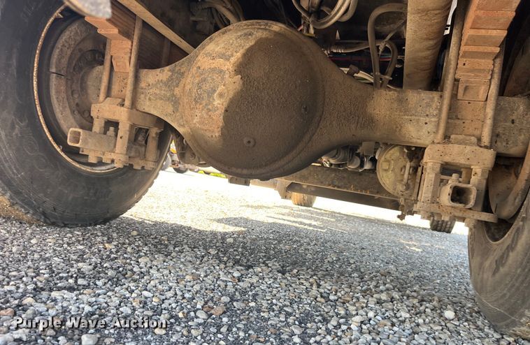 image for item EK8595 2005 International  7400 dump truck