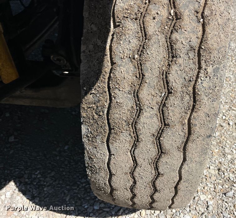 image for item EK8595 2005 International  7400 dump truck