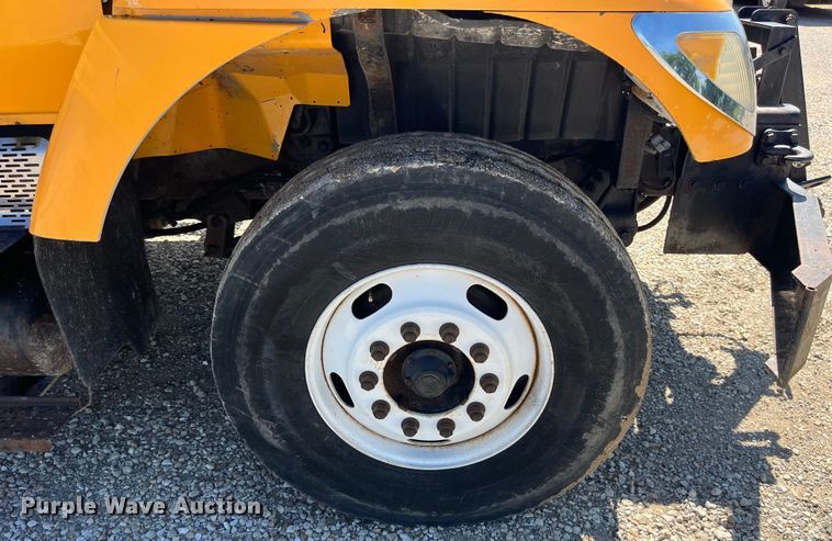 image for item EK8595 2005 International  7400 dump truck