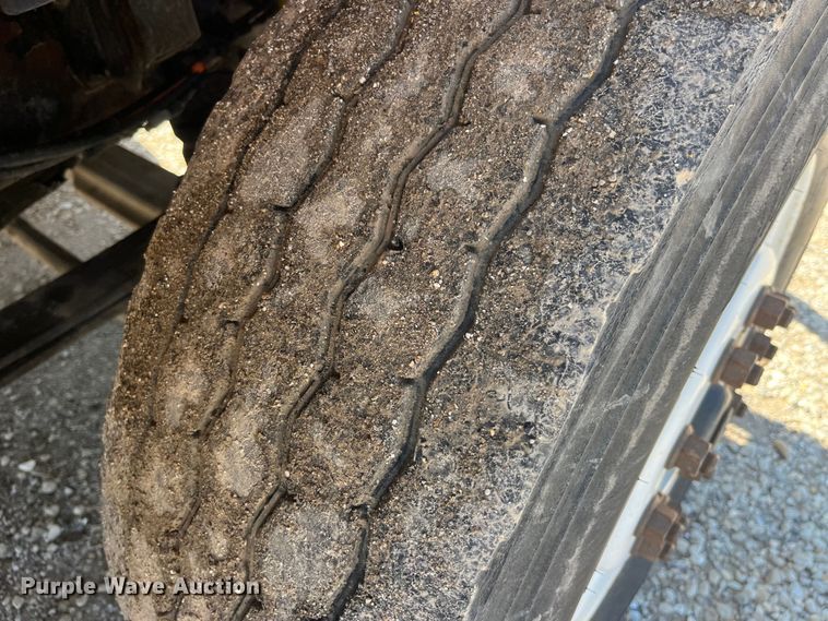 image for item EK8595 2005 International  7400 dump truck