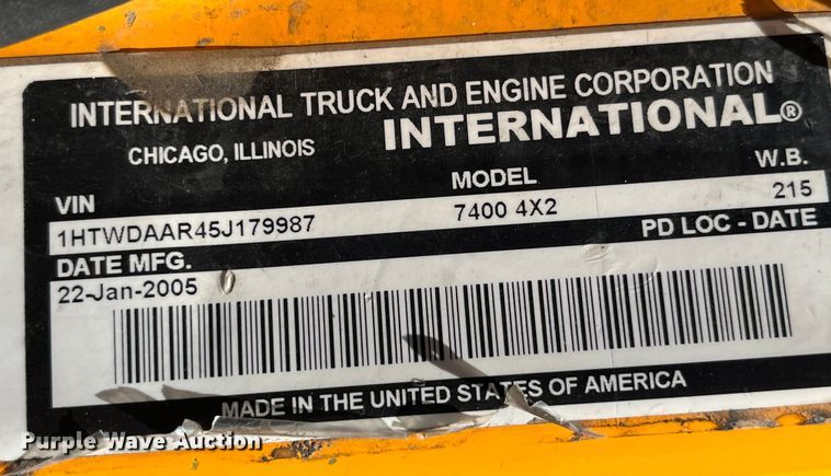 image for item EK8595 2005 International  7400 dump truck