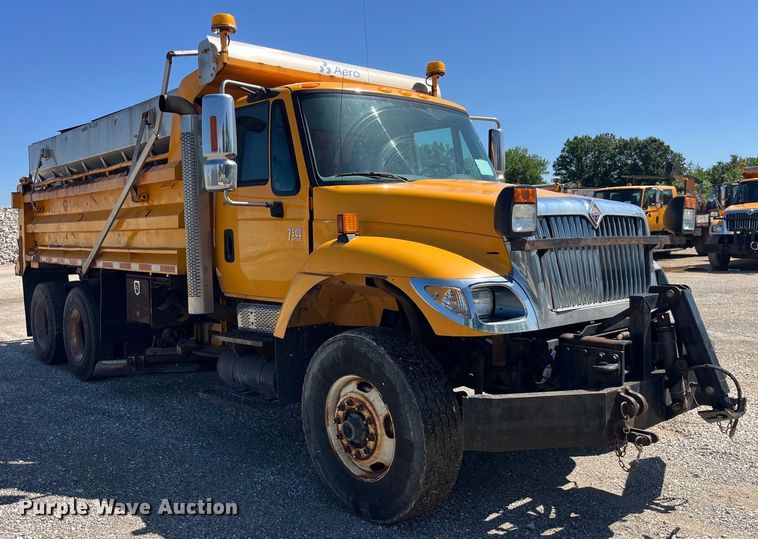 image for item EK8596 2006 International  7500 dump truck