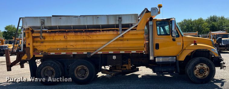 image for item EK8596 2006 International  7500 dump truck