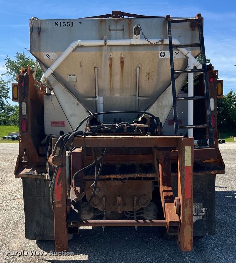 image for item EK8596 2006 International  7500 dump truck