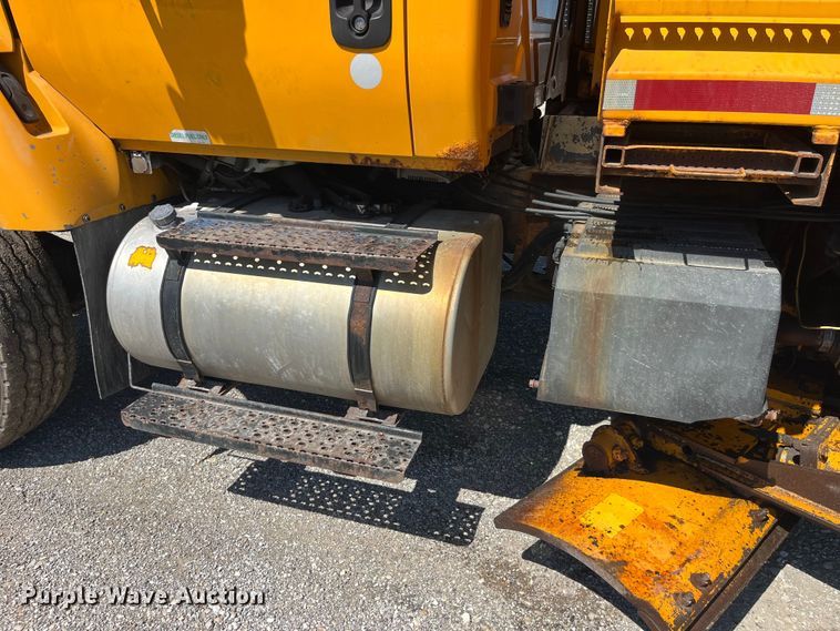 image for item EK8596 2006 International  7500 dump truck