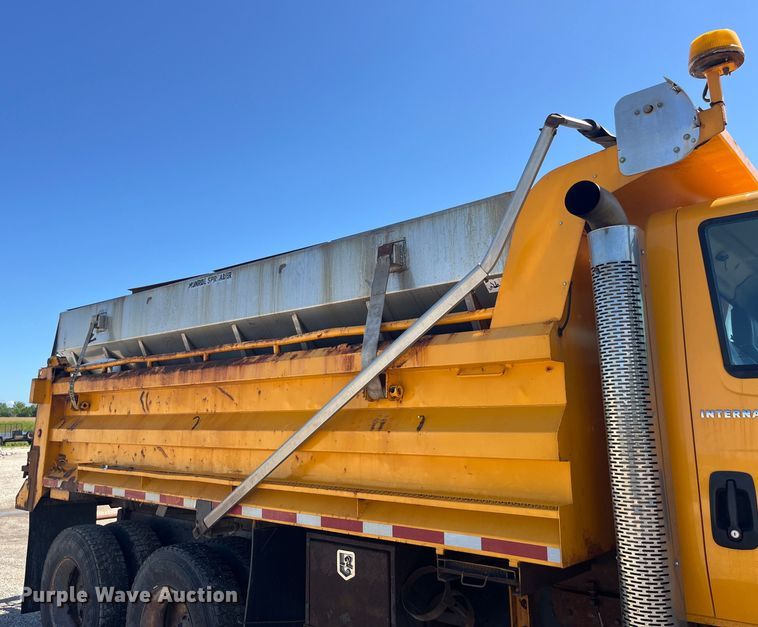 image for item EK8596 2006 International  7500 dump truck