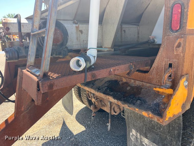 image for item EK8596 2006 International  7500 dump truck