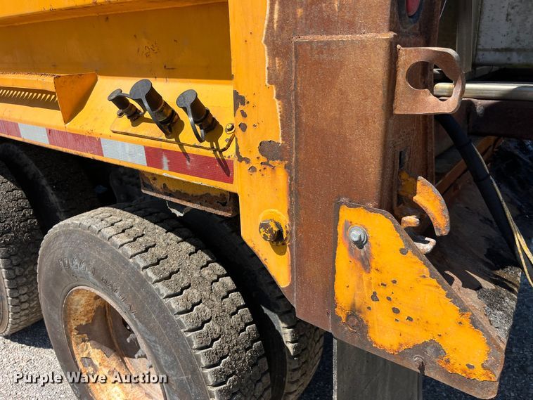 image for item EK8596 2006 International  7500 dump truck