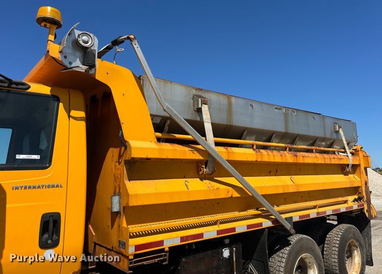 image for item EK8596 2006 International  7500 dump truck