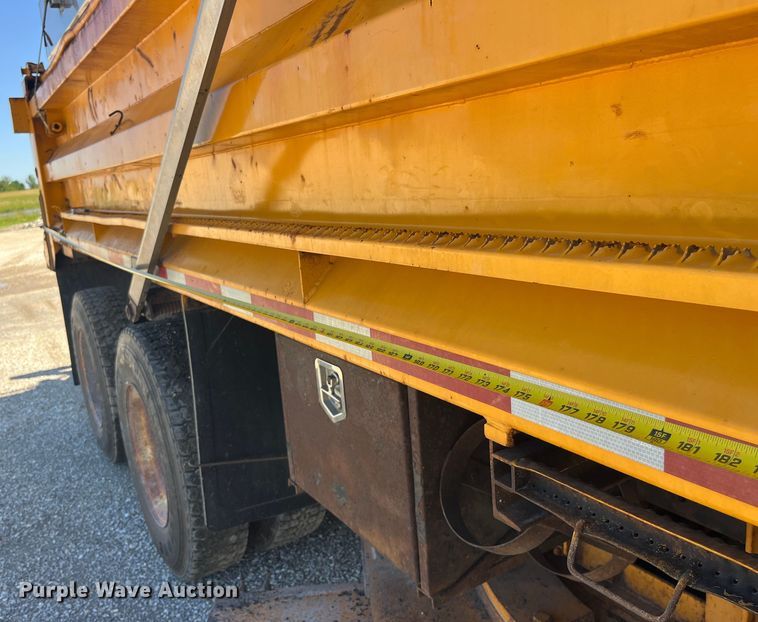 image for item EK8596 2006 International  7500 dump truck