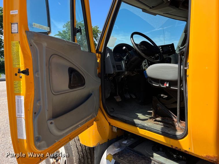 image for item EK8596 2006 International  7500 dump truck