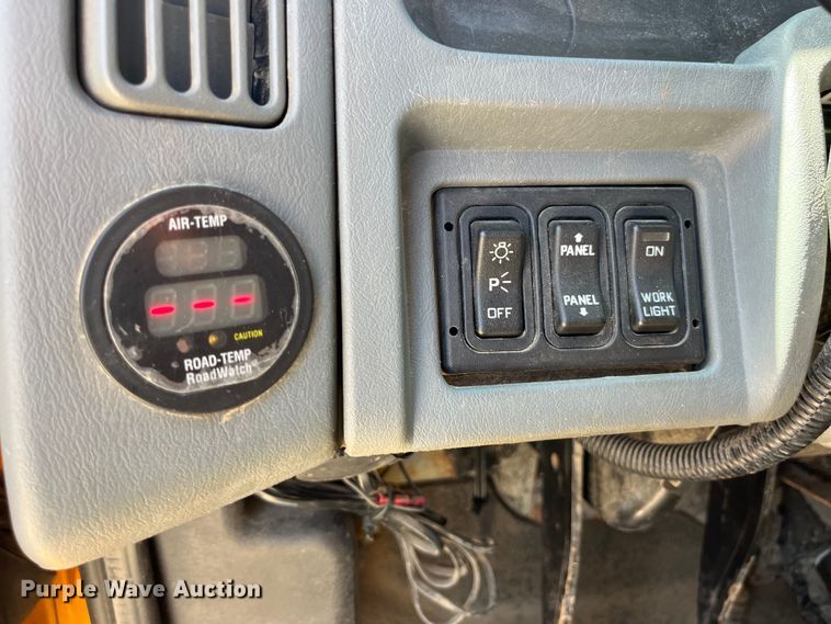 image for item EK8596 2006 International  7500 dump truck