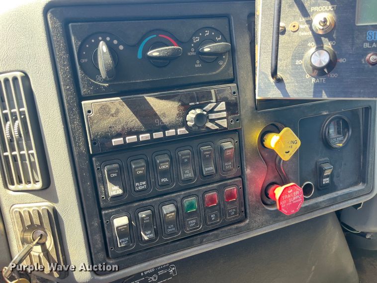 image for item EK8596 2006 International  7500 dump truck