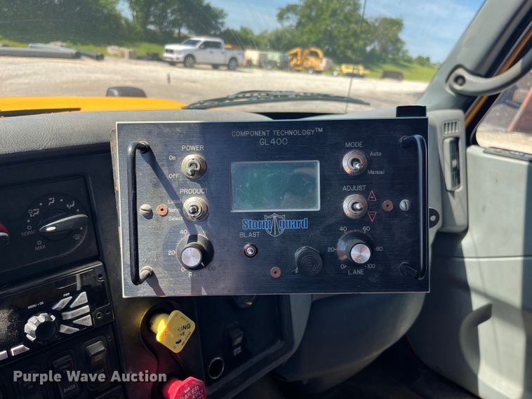 image for item EK8596 2006 International  7500 dump truck