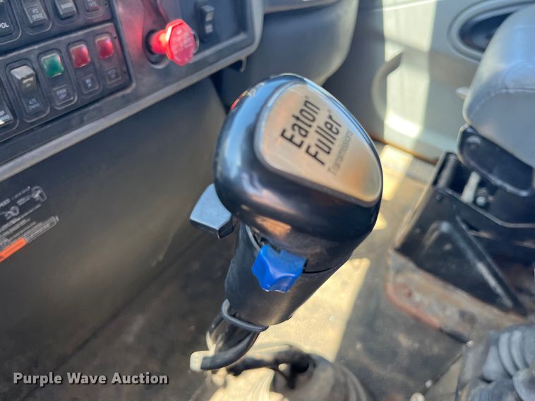 image for item EK8596 2006 International  7500 dump truck