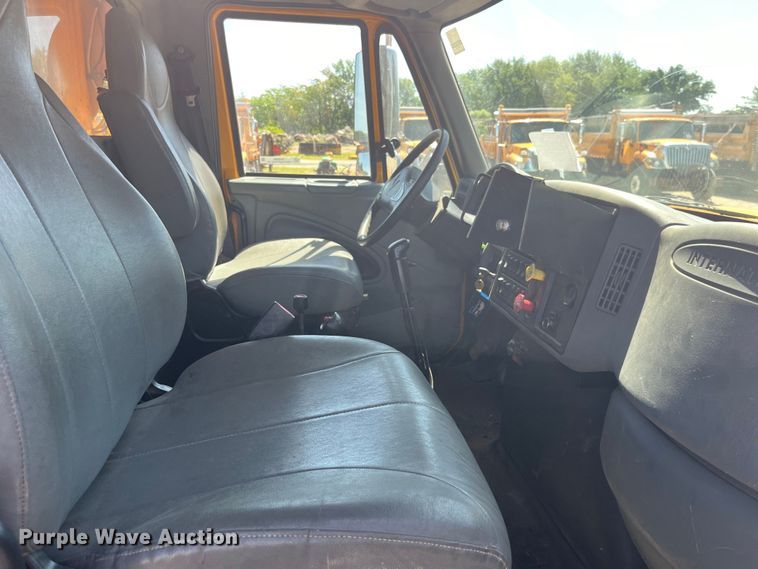 image for item EK8596 2006 International  7500 dump truck