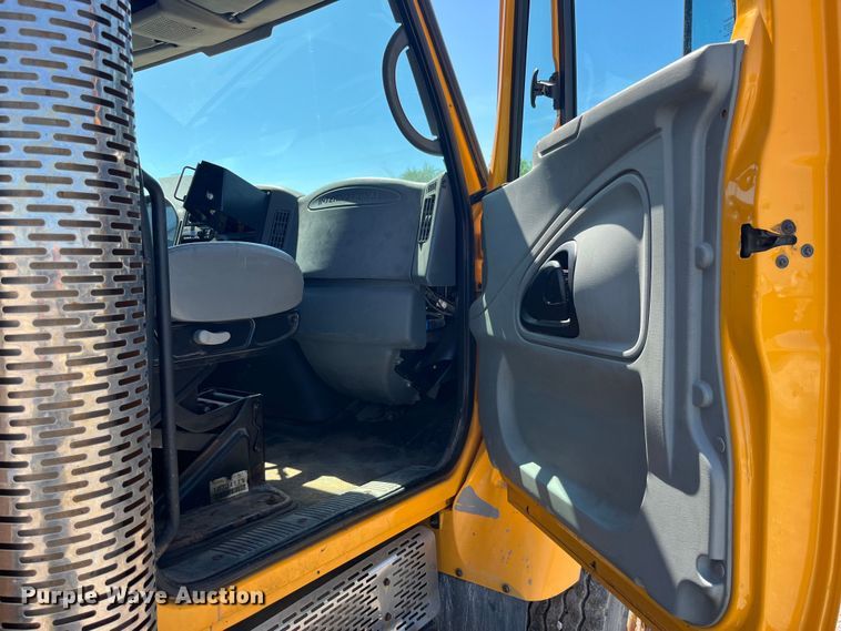 image for item EK8596 2006 International  7500 dump truck