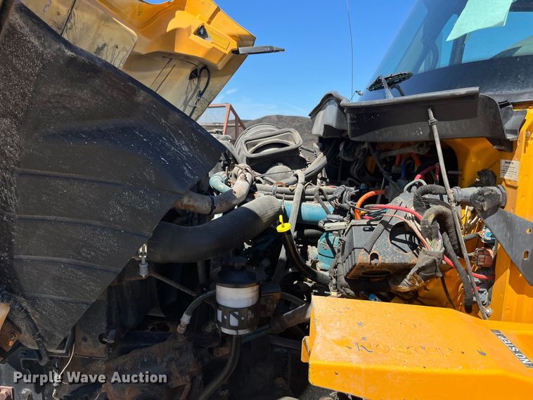 image for item EK8596 2006 International  7500 dump truck