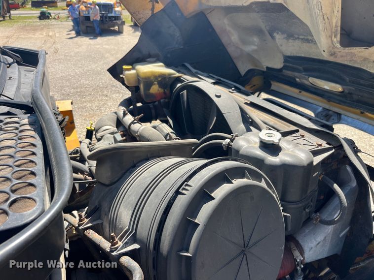 image for item EK8596 2006 International  7500 dump truck