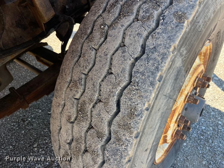 image for item EK8596 2006 International  7500 dump truck