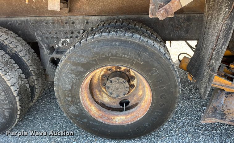 image for item EK8596 2006 International  7500 dump truck