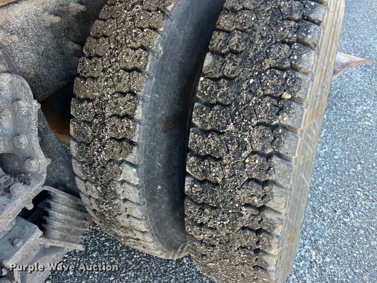 image for item EK8596 2006 International  7500 dump truck