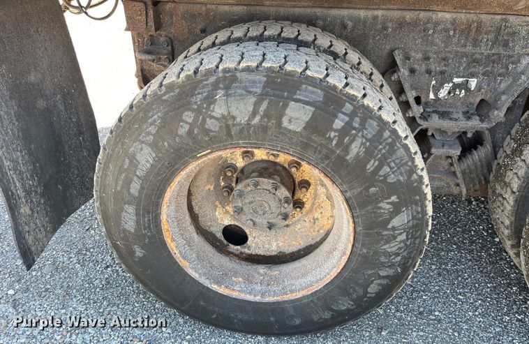 image for item EK8596 2006 International  7500 dump truck