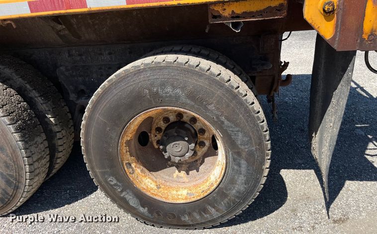 image for item EK8596 2006 International  7500 dump truck