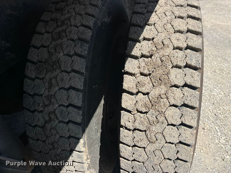 image for item EK8596 2006 International  7500 dump truck