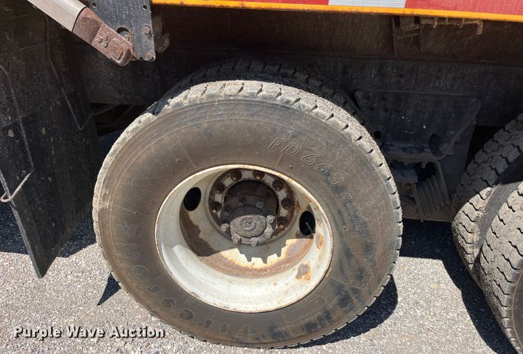 image for item EK8596 2006 International  7500 dump truck