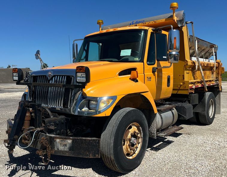 image for item EK8597 2006 International  7400 dump truck