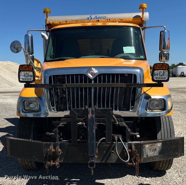 image for item EK8597 2006 International  7400 dump truck