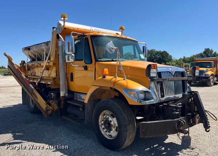 image for item EK8597 2006 International  7400 dump truck