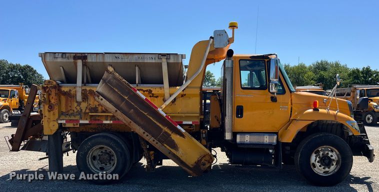 image for item EK8597 2006 International  7400 dump truck