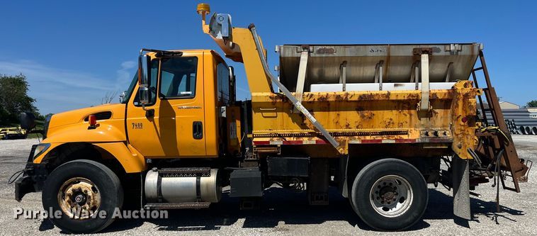 image for item EK8597 2006 International  7400 dump truck