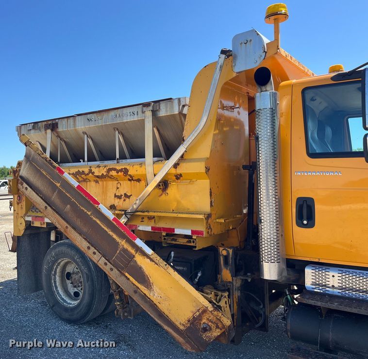 image for item EK8597 2006 International  7400 dump truck