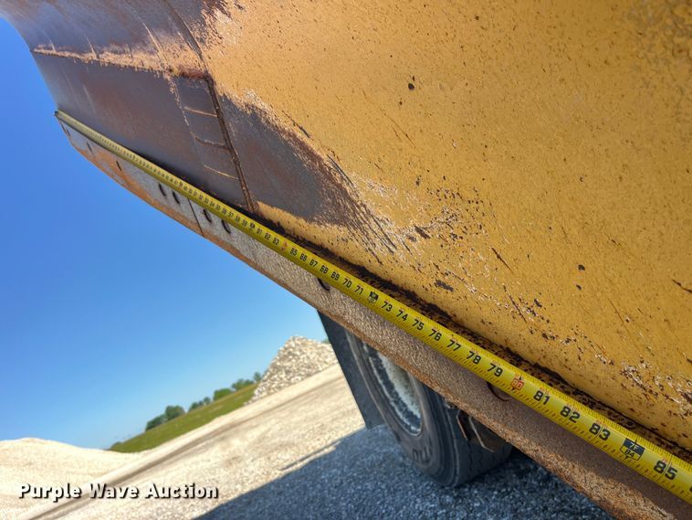 image for item EK8597 2006 International  7400 dump truck