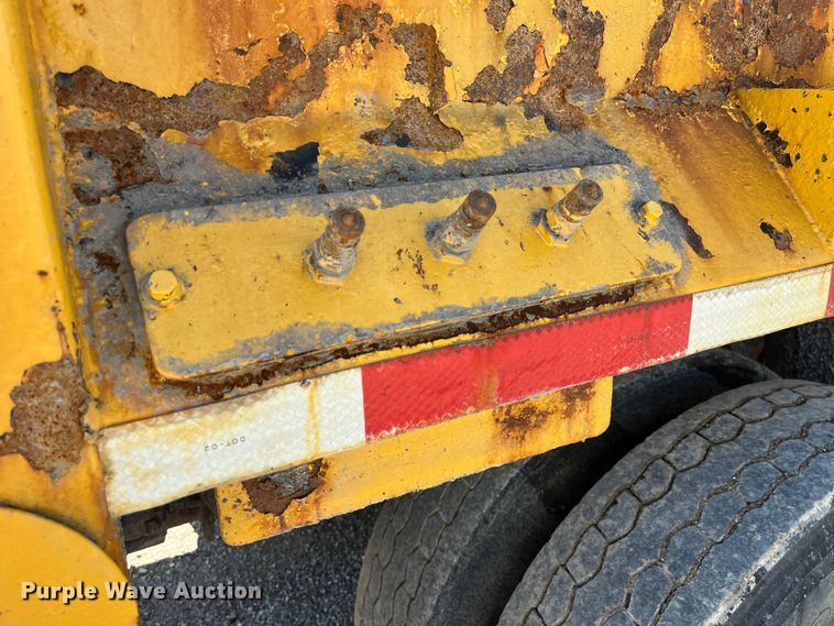 image for item EK8597 2006 International  7400 dump truck