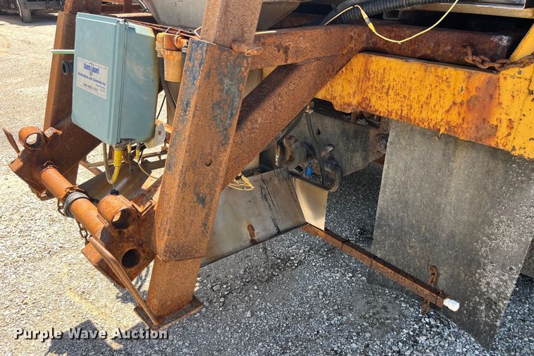 image for item EK8597 2006 International  7400 dump truck