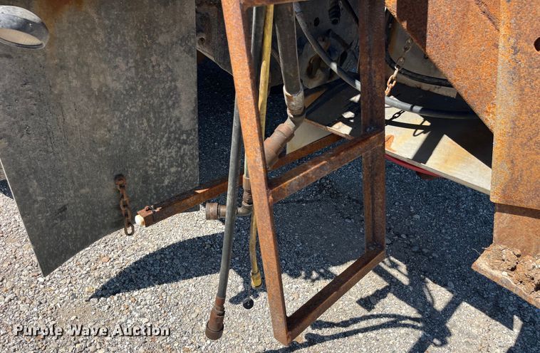 image for item EK8597 2006 International  7400 dump truck