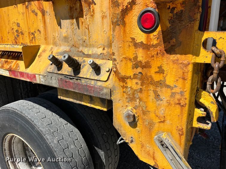 image for item EK8597 2006 International  7400 dump truck