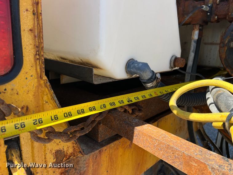 image for item EK8597 2006 International  7400 dump truck