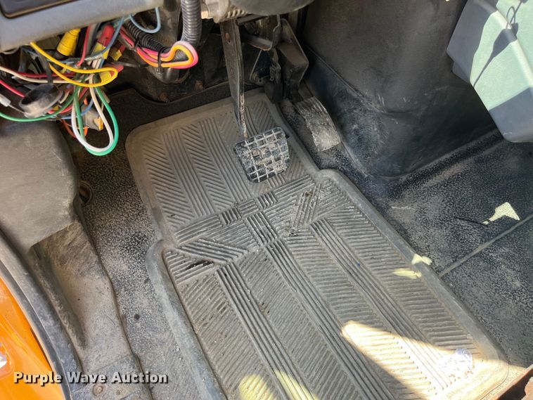 image for item EK8597 2006 International  7400 dump truck