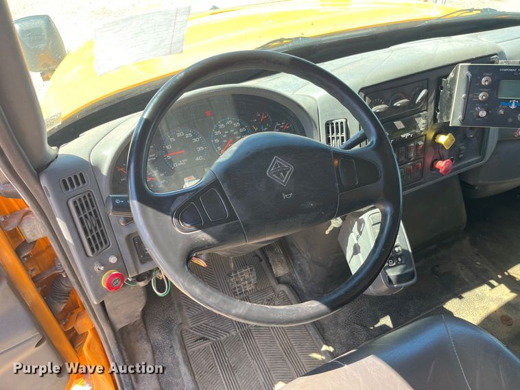 image for item EK8597 2006 International  7400 dump truck