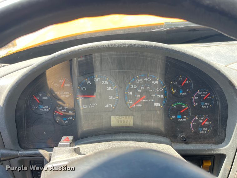 image for item EK8597 2006 International  7400 dump truck