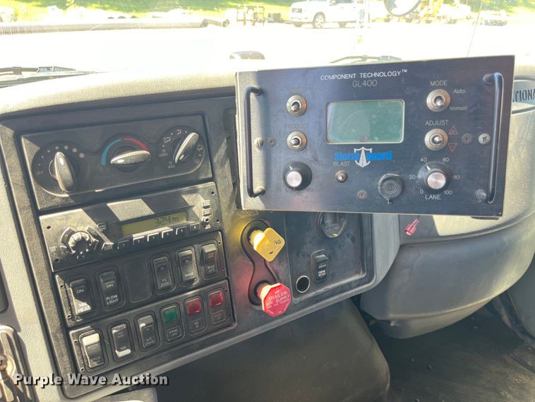 image for item EK8597 2006 International  7400 dump truck