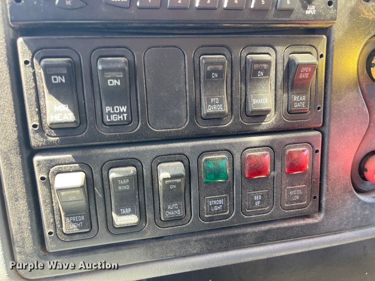 image for item EK8597 2006 International  7400 dump truck