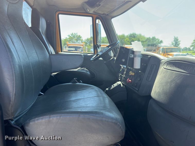 image for item EK8597 2006 International  7400 dump truck